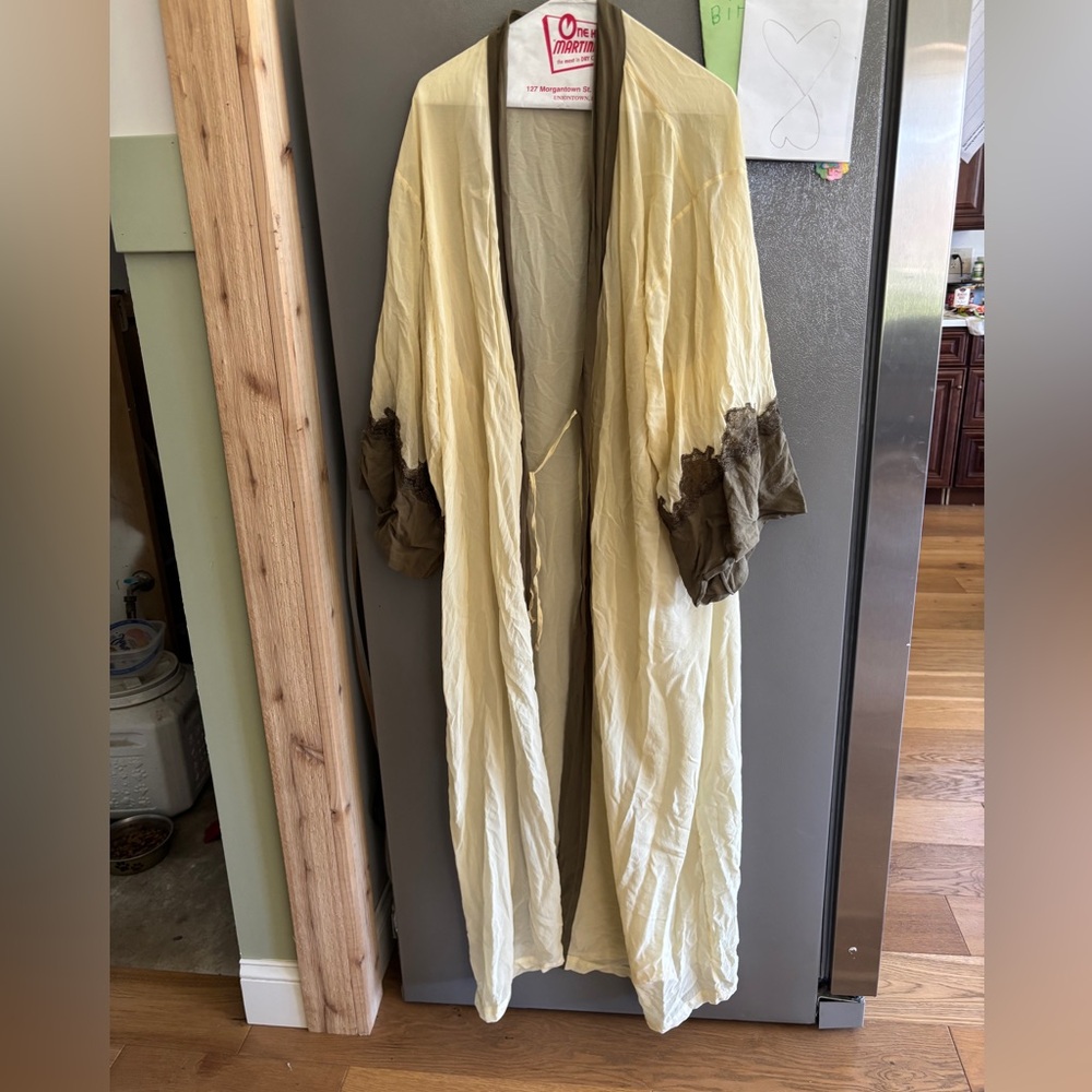 Victoria’s secret 2000 long silk robe with lace accents tan/brown